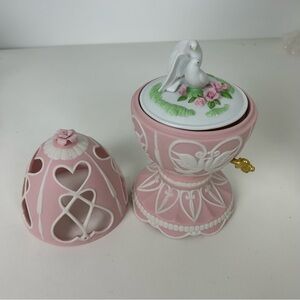 Avon VTG '2002' Simply Elegant Pink Bisque Porcelain Musical Egg / Love Birds